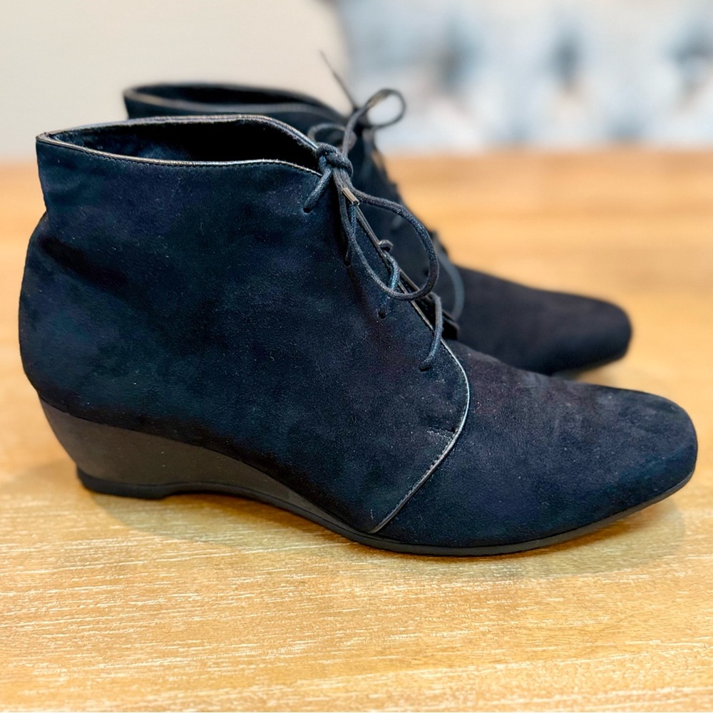 Munro Kara Black Suede Water Resistant Lace Up Comfort Size 7 1/2